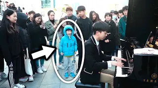 A Boy's Unexpected Behavior When He Was Moved By Student Piano Player