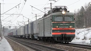 Trains on the Moscow - Ryazan railway. Peski - Golutvin stretch. Russia. Moscow region. March 2021.