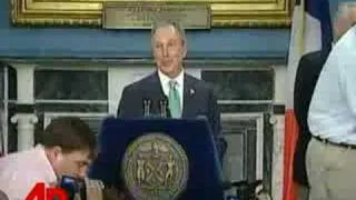 Bloomberg Welcomes Favre to New York