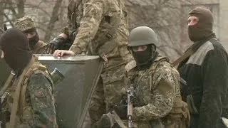 Ukrainian troops face militants in the east