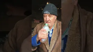 Дід Толя нюхає Растворітєль 👴