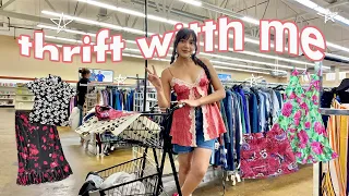 THRIFT WITH ME // thrifting my *SPRING* wardrobe at my favorite thrift store!!!