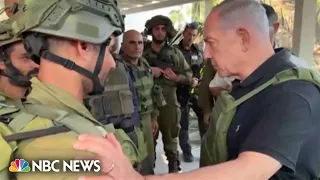 Netanyahu meets with Israeli soldiers near the Gaza border