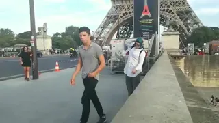 Il saute du pond de la Tour Eiffel dans la Seine