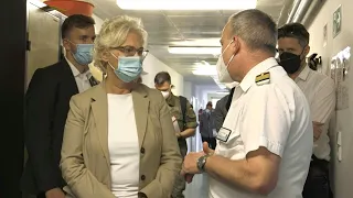 Lambrecht besucht auf Sommerreise Bundeswehrkrankenhaus in Berlin | AFP