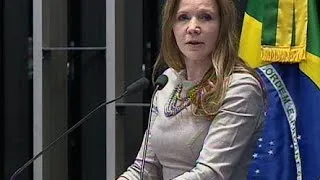 Vanessa Grazziotin reafirma que 'impeachment sem crime de responsabilidade é golpe'