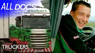 Moving A Famous London Landmark | Truckers: Season Three | All Documentary