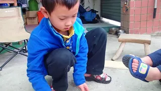 7歳小朋友練習打火棒取火(不用棉花、衛生紙及凡士林)
