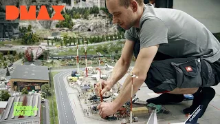 Kenny arbeitet am Mini-Flughafen | Die Modellbauer – Das Miniatur Wunderland | DMAX Deutschland