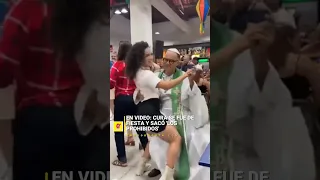 sacerdote bailando muy 'pegado y sensual' con una mujer en una fiesta