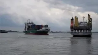 Collision 2 sea ships on river crossing  in Holland (Aanvaring 2 zeeschepen Dordtsche kil)