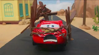 LIGHTNING MCQUEEN caught speeding & SHERIFF MISS FRITTER team up in FLORIDA SPEEDWAY OBSTACLE COURSE