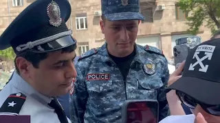 Հետս «դու»-ով չխոսես․ Անժելա Թովմասյանը՝ լկտի պահվածքով ոստիկանին