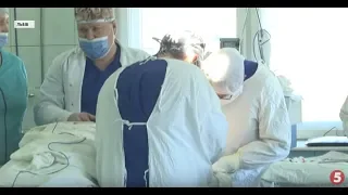 Вперше в Україні львівські онкологи видалили жінці гігантську пухлину вагою 20 кг: як це було