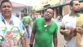 Dominguinhos do Estácio e Wander Pires cantam o samba da Imperatriz para o Carnaval 2013