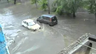 Улица после дождя(Курган 07.06.2011).avi