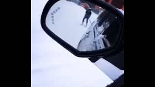 Лыжник прицепился))
