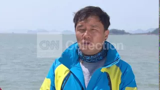 SOUTH KOREA: FERRY - DIVER SAYS HIS "HEART ACHES"