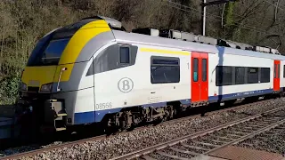 train sncb AM08 en UM2 en gare de Esneux à destination de Luxembourg