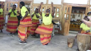 Women of Mwebesa House (by Ride 4 A Woman) in Buhoma Uganda