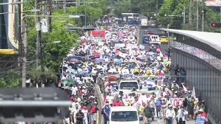 Salvadoreños marchan contra detención de inocentes y reelección de Bukele | AFP
