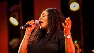 SINACH MINISTERS POWERFULLY AT KOINONIA UK COME UP HITHER WITH #apostlejoshuaselman #koinoniaglobal