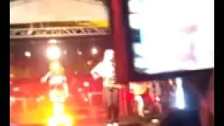 [FANCAM]121102 2NE1 SG FANGETHERING (FIRE) pt1