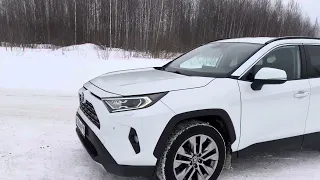 Toyota RAV4 2021 год выпуска. Мотор 2.5. Пробег 57 т.км. 1 владелец, без ДТП и окрасов.