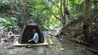 LIVING OFF GRID Building Tiny Shelter In The Rainforest, Survival Alone | Ep.29