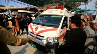 Un ataque suicida deja 27 muertos y 140 heridos en una mezquita en Pakistán