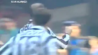 Zidane (Juventus) - 08/11/1996 - Juventus 1x1 Napoli - 1 gol