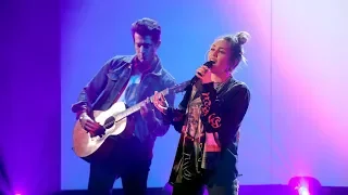 Miley Cyrus & Mark Ronson Perform 'Nothing Breaks Like a Heart'