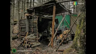 2 Night Winter Bushcraft Camp, Building a Shelter With a Wooden Roof, Walls and Bed.