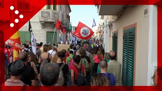 Manifestazione contro il ponte sullo Stretto di Messina: "vogliamo l'acqua dal rubinetto"