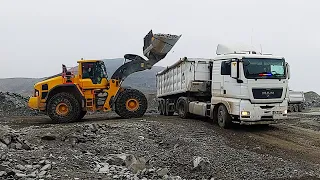 Wheel  loader working/Loading Dump truck/Volvo l260h/ loader video-heavy & mini machine
