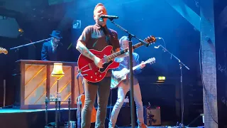 Kiefer Sutherland Fabrik 2022 01