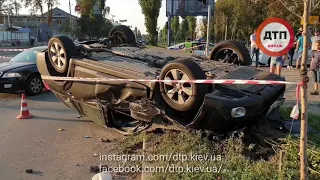 ДТП с пострадавшими в Киеве на Гавела/Билецкого: Опель протаранил и опрокинул Субару. facebook.com/d