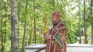 В празднование отдания Пасхи Господней митрополит Псковский и Порховский Тихон совершил литургию