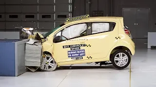 2013 Chevrolet Spark moderate overlap IIHS crash test