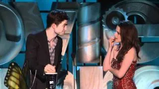 Kristen Stewart And Robert Pattinson Win Best Kiss