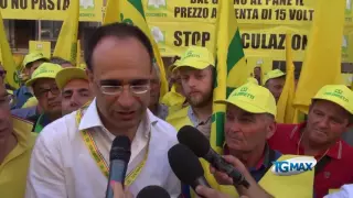 Crollo del prezzo del grano, in Abruzzo bruciati 16 milioni Blitz di Coldiretti a Roma