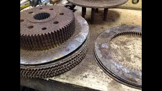 Caterpillar D2: Dismantling Rusty & Stuck Steering Clutches For Parts