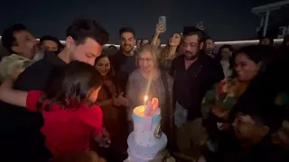 Salman Khan celebrates his 58th  Birthday with his family & and fans ♥️