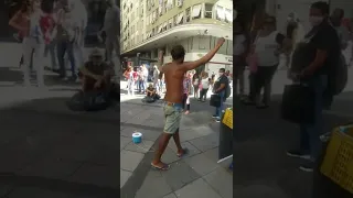 olha o que esse cantor de rua fez deixou todos imprencionado