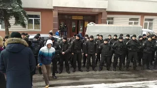 Київські спецпризначенці влаштували "мовчазний протест" під судом