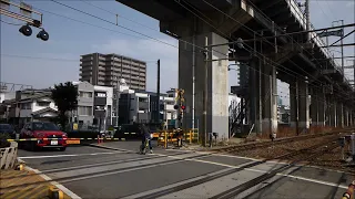 【危機一髪】自転車が踏切“無謀進入”　間一髪で“接触回避”も…列車緊急停止 緊急停車 交通安全運動  高齢者 踏切