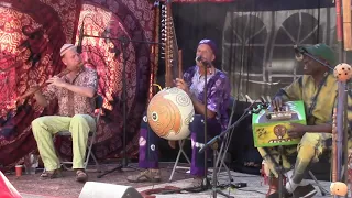 Paradiya (bansuri, kora, bongo, kess-kess) present unique version of west African classic