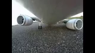 Boeing 737 emergency landing - gear failure