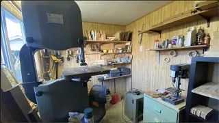 A sped-up restoration of a 1989 bandsaw.