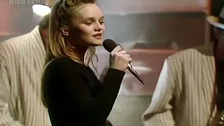 Vanessa Paradis - Joe Le Taxi (TOTP Version) 1988